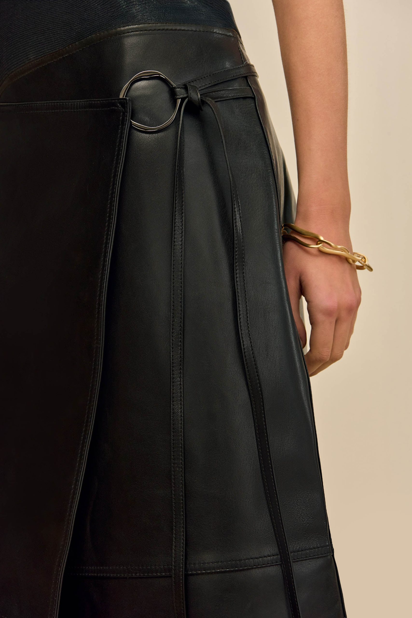 COSMO SKIRT - BLACK - Image 4