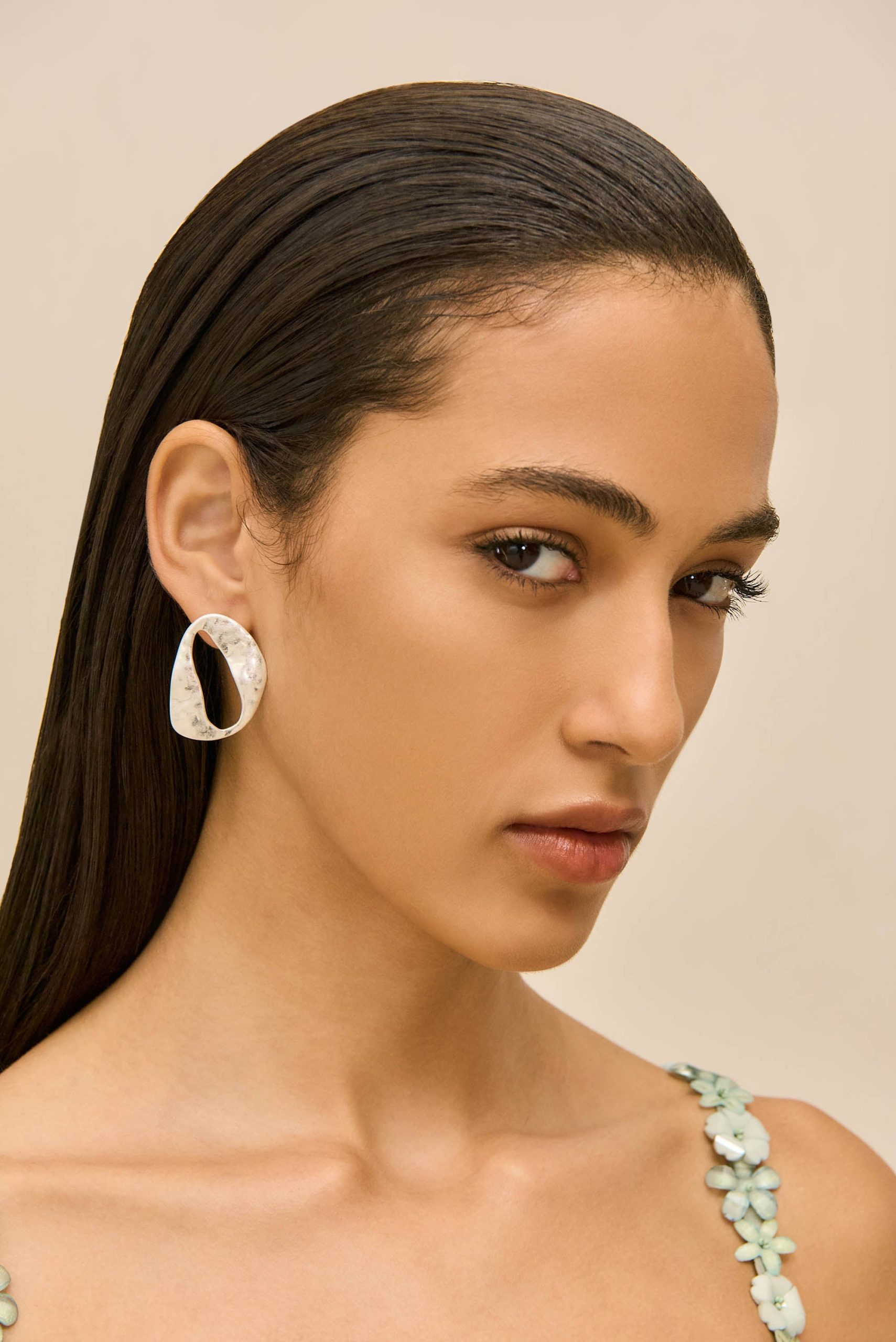RUE MINI EARRING - ANTIQUE SILVER - Image 2