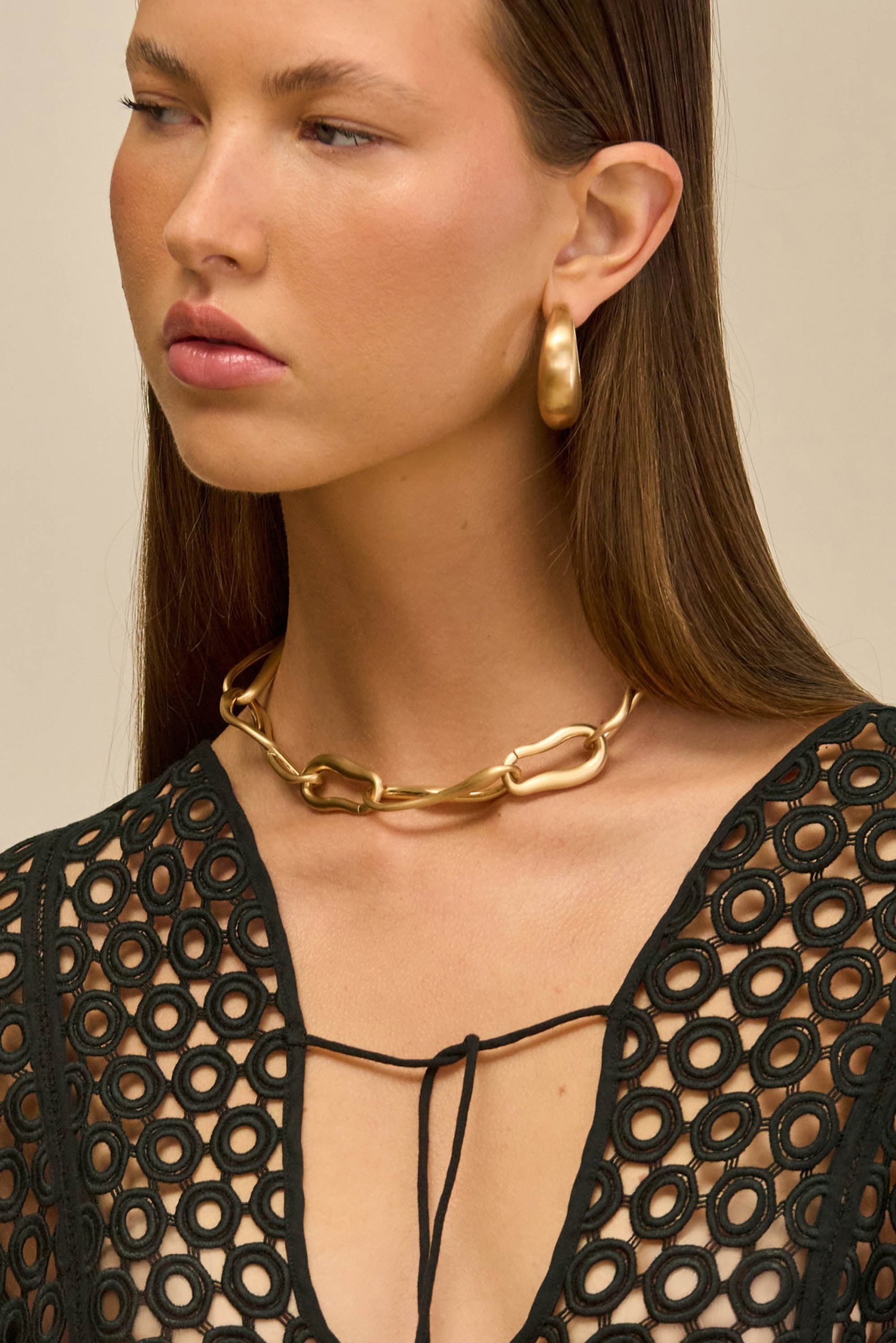 VERA NECKLACE - BRUSHED BRASS - Image 2